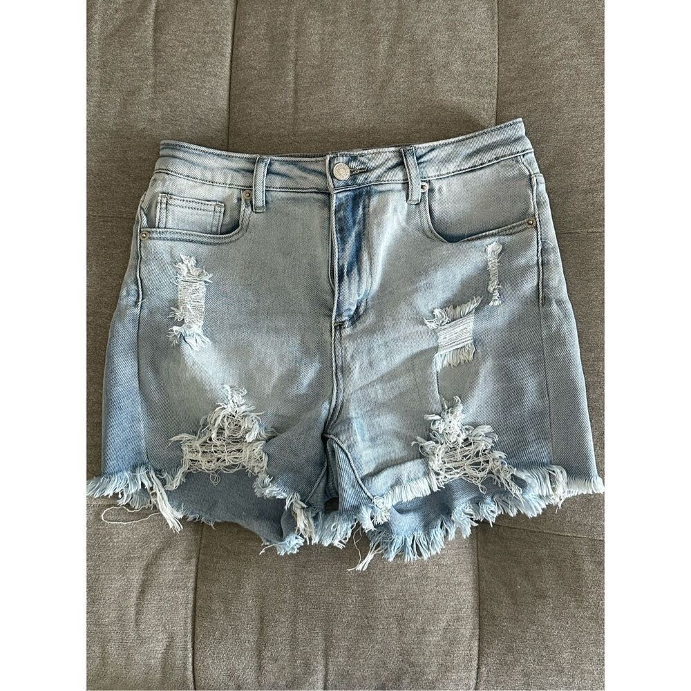 Curvy stretch super‎ high rise destroyed light wash denim shorts sz medium